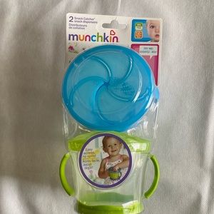 Munchkin snack Catcher cups 2 in package